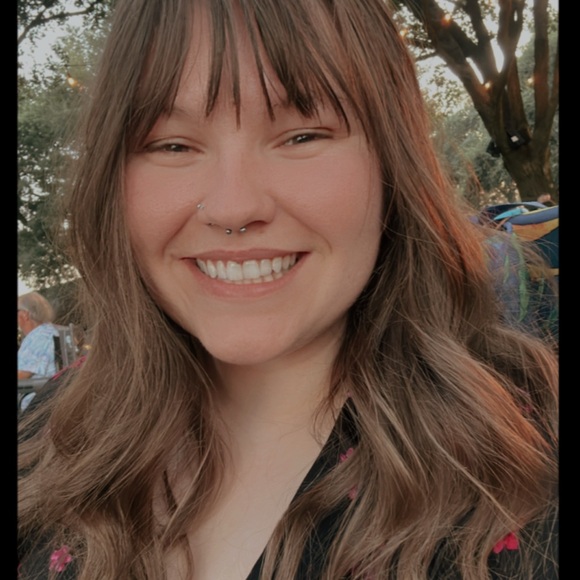 Meet your Posher, Taylor - Picture 2 of 2